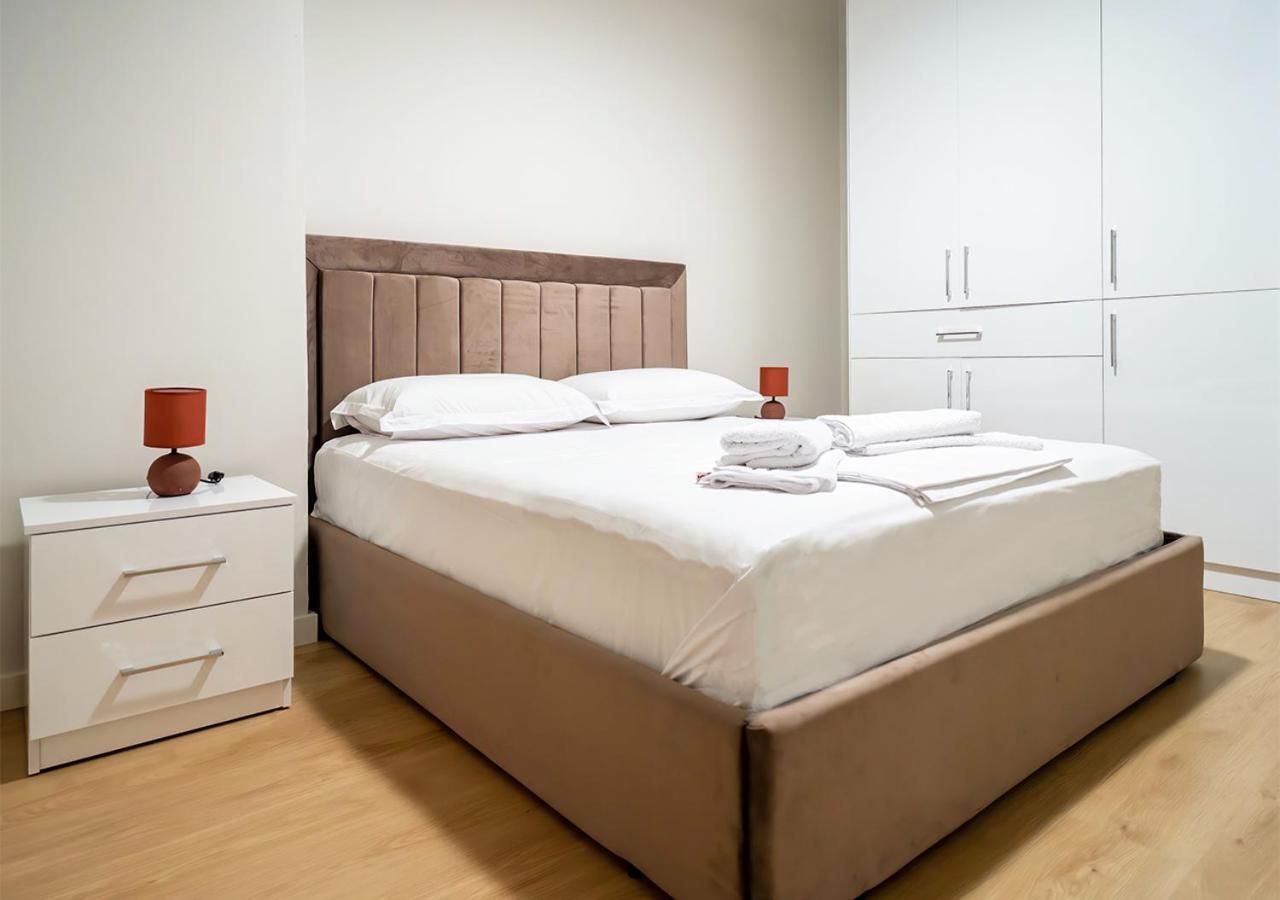 Home Inn Apartment Near City Center Tirana Exterior foto